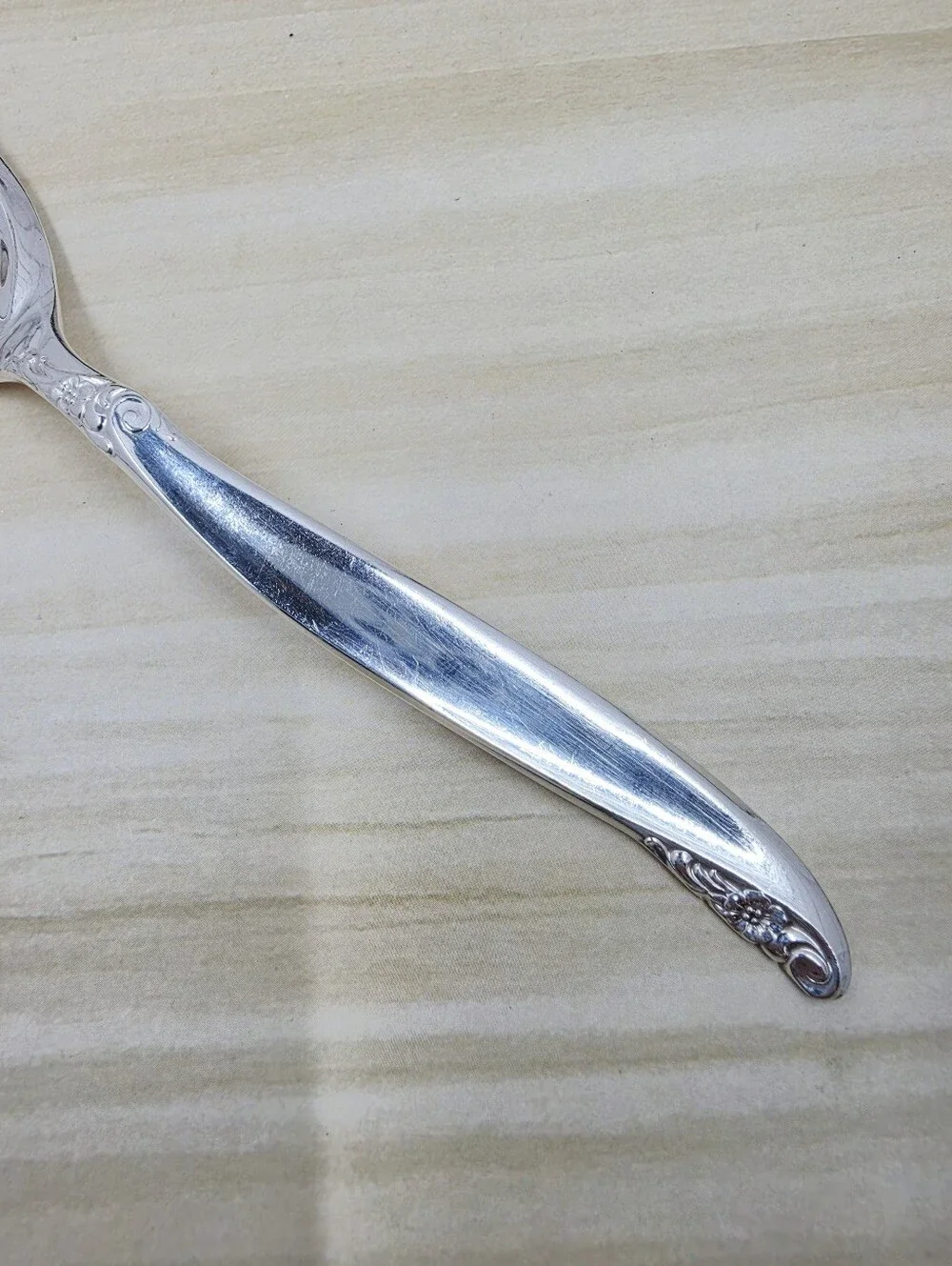 Rogers Leilani Pattern Pie Server Silverplate Vintage 60s International Silver